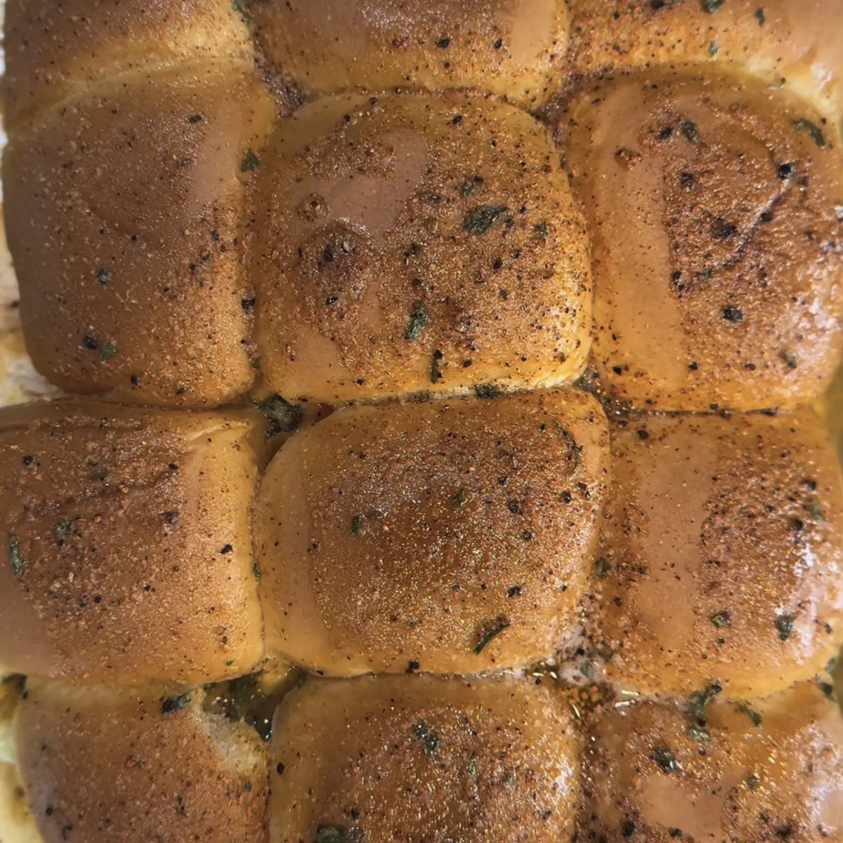 White Sauce Chicken Sliders - Delicious coated slider buns